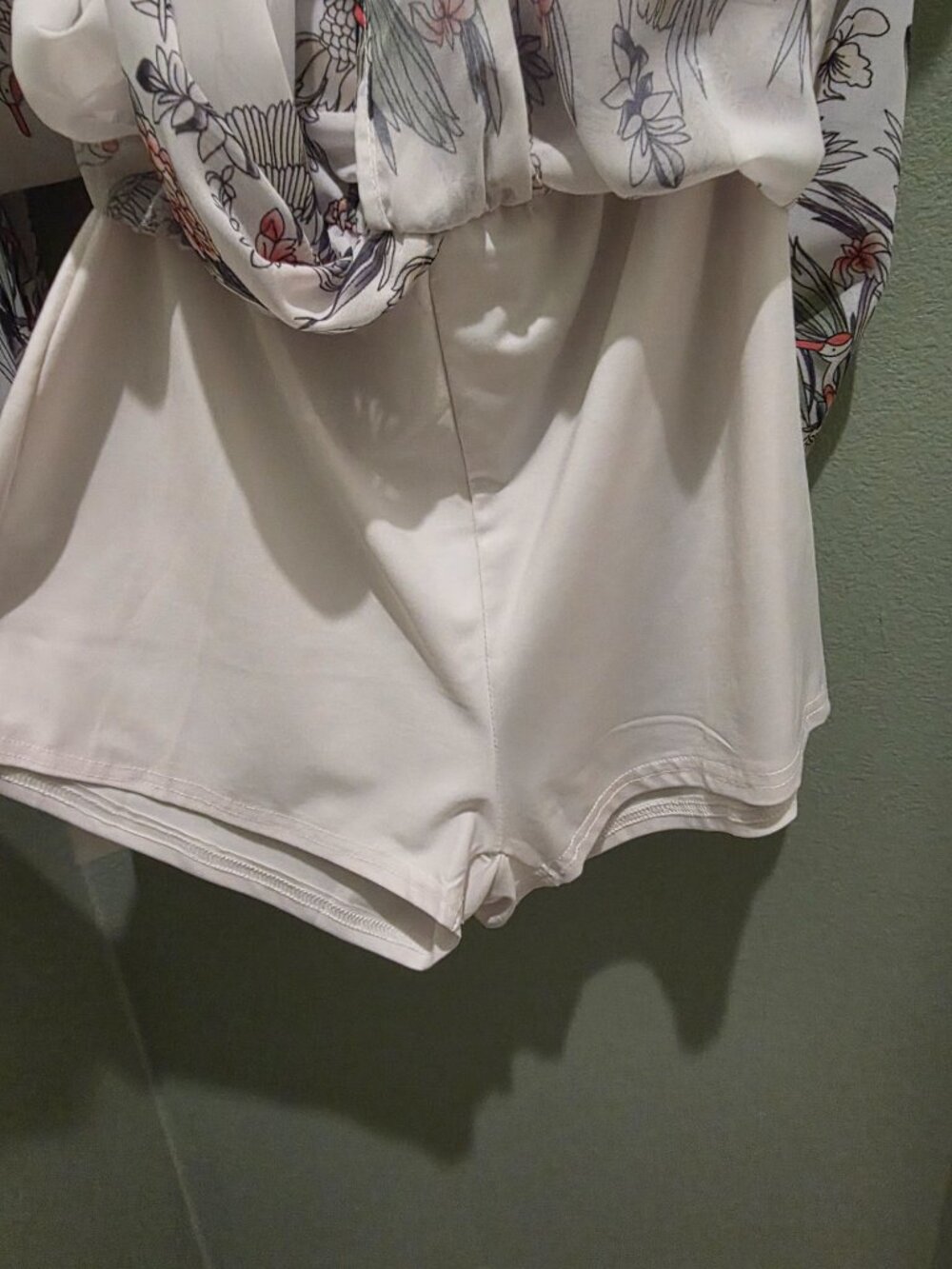 Chic Me Tropical Shorts with Sheer Overlay One-Piece Romper Size Large - Picture 4 of 13